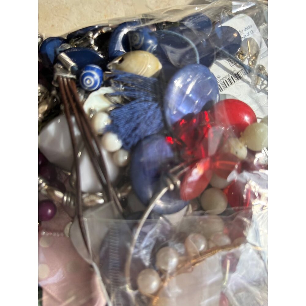 4.1 pounds Mixed Jewelry Lot With Beaded Necklaces Bracelets & Earrings Assortme - Picture 5 of 14